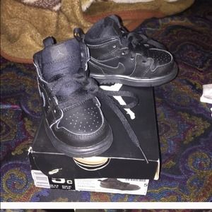 Nike 1s; 5c