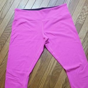 GUC reversible Lululemon Wonder Under Crop 12