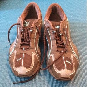 Puma running shoes size 6