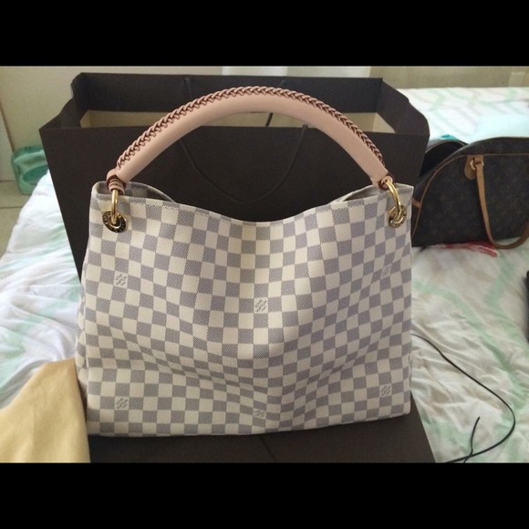 100% authentic Louis Vuitton - Picture 1 of 3