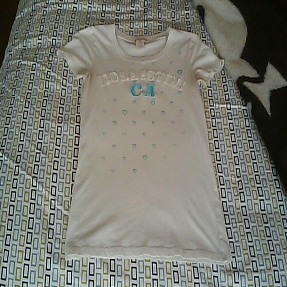 White Hollister t shirt