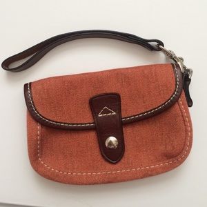 ❤️Dooney & Bourke Wristlet ❤️