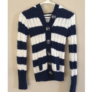 SALE 🎉 Aeropostale blue and white sweater
