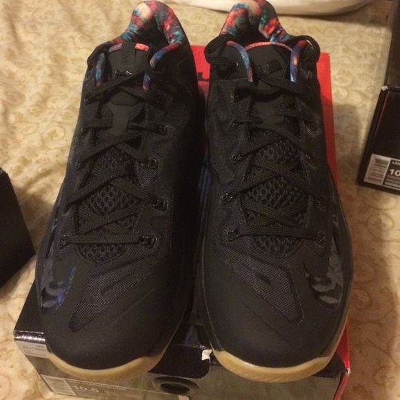 Max lebron XI low