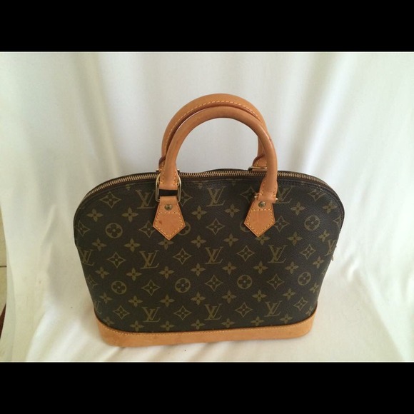 100% Authentic Louis Vuitton. - Picture 1 of 3