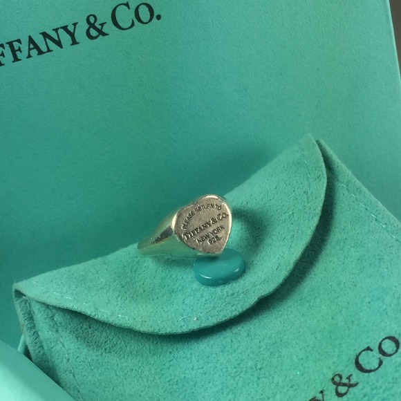 AUTHENTIC Tiffany & Co Heart Ring sz. 5