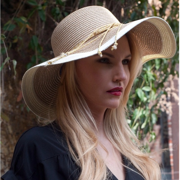 🚫SOLD🚫Tan and Cream Floppy Sun Hat