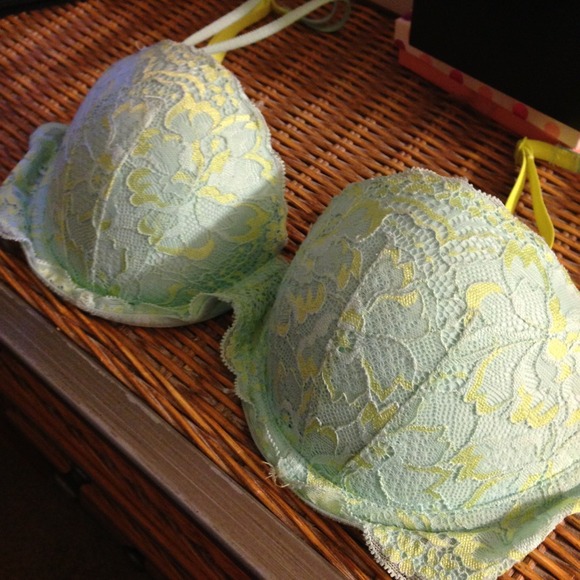 Neon Victoria's Secret vs date bra