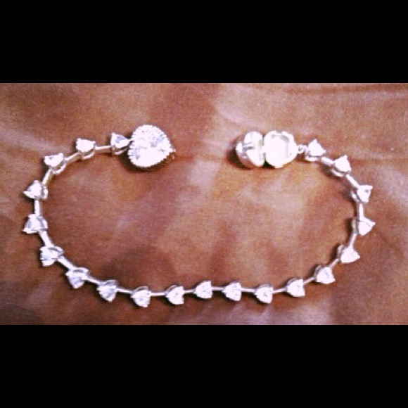Stunning diamond inspired heart bracelet.