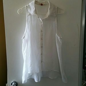 ⤵⤵price drop ⤵⤵Lei sleeveless top