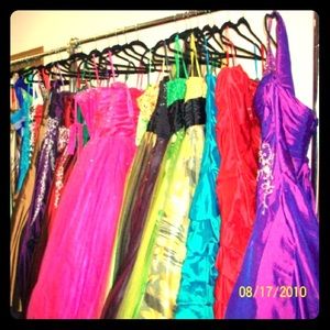 Prom dress! I need a prom dress!