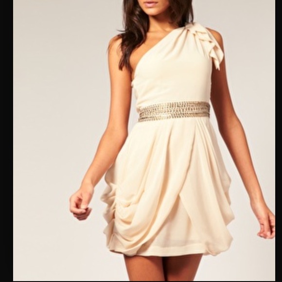 🎉HP🎉 TFNC Natalie one shoulder dress - Cream