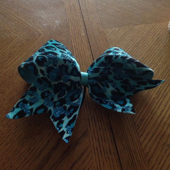 Cheer bow