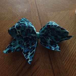 Cheer bow