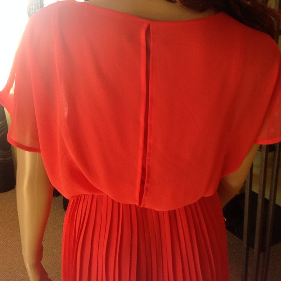 Dress - Picture 3 of 4
