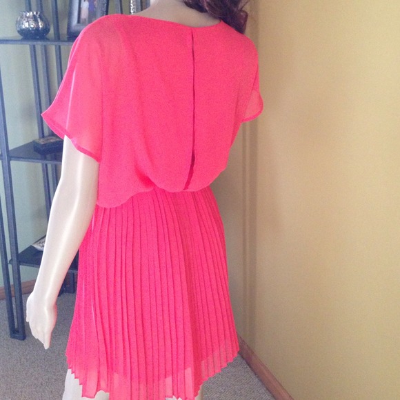 Dress - Picture 4 of 4