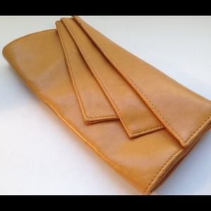 3🌞 pocket mustard colored clutch🌞🌻