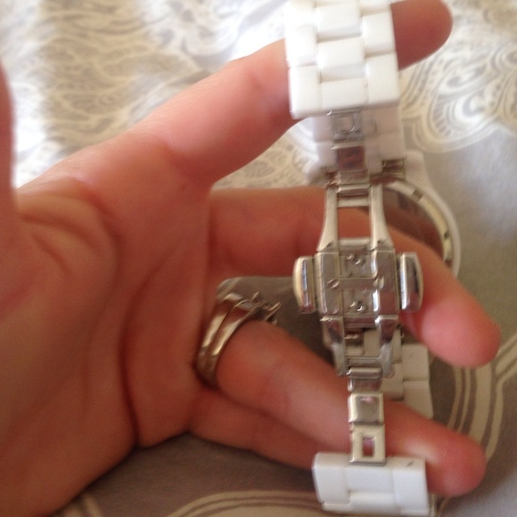 FLASH SALE Michael Kors watch - Picture 3 of 4