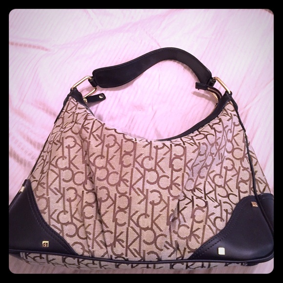 *REDUCED* Calvin Klein purse. Brown with gold