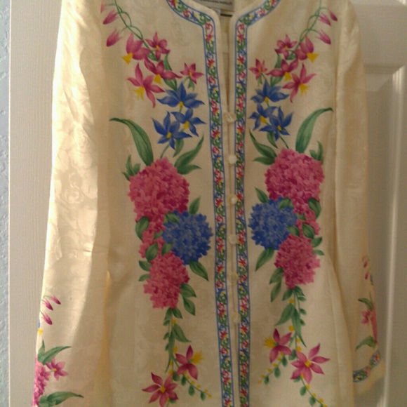 Dresses & Skirts - Silk 2 piece beautiful outfit size P8 worn once.