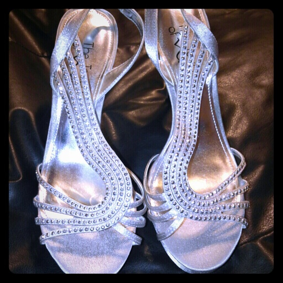 🔴SOLD🔴 Silver heels