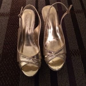 LILLY PULITZER GOLD WEDGES