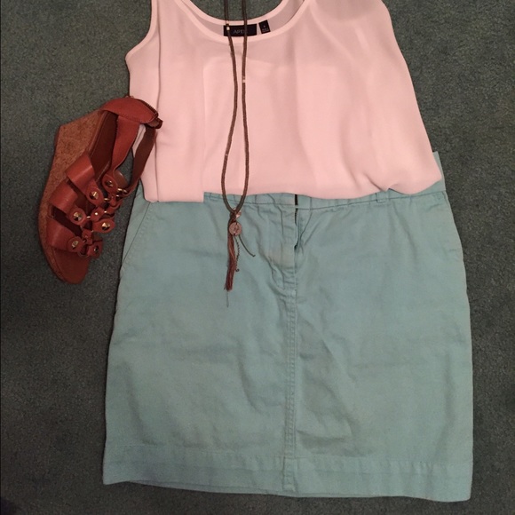 🎊SALE🎊 Vineyard Vines Aqua Chino Skirt