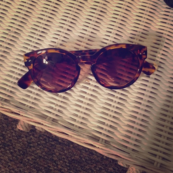 Kardashian Kollection Accessories - Kardashian Kollection sunglasses