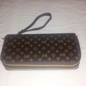 wristlet wallet monogram new