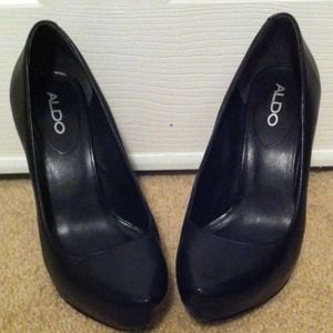 REDUCED! Black leather finish Aldo heels