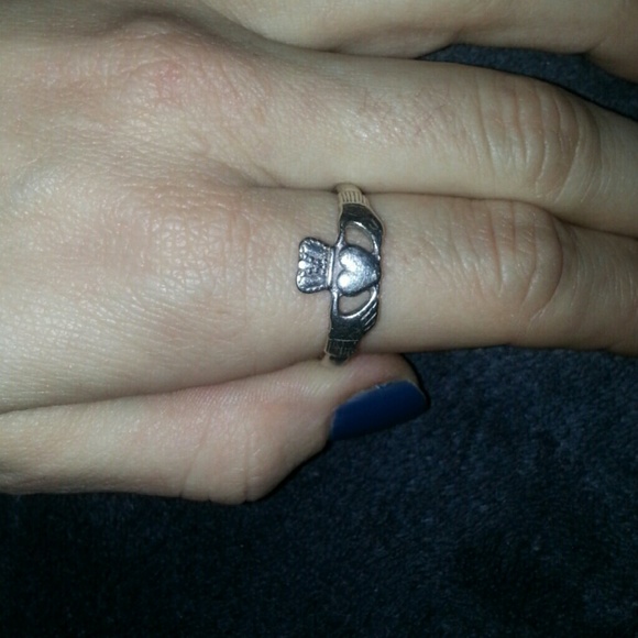 Jewelry - Celtic  claddagh ring