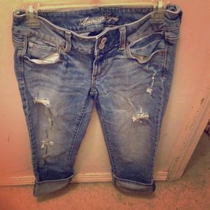 Light wash denim American Eagle Capri Pants