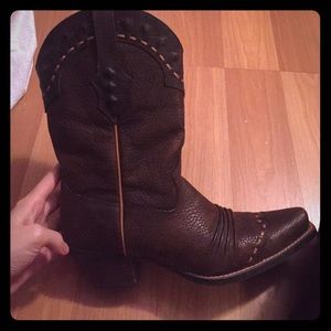 Brown ariat cowboy boot