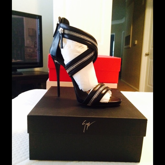 SOLD - Giuseppe Strappy Zip Leather Sandal size 40 - Picture 2 of 4