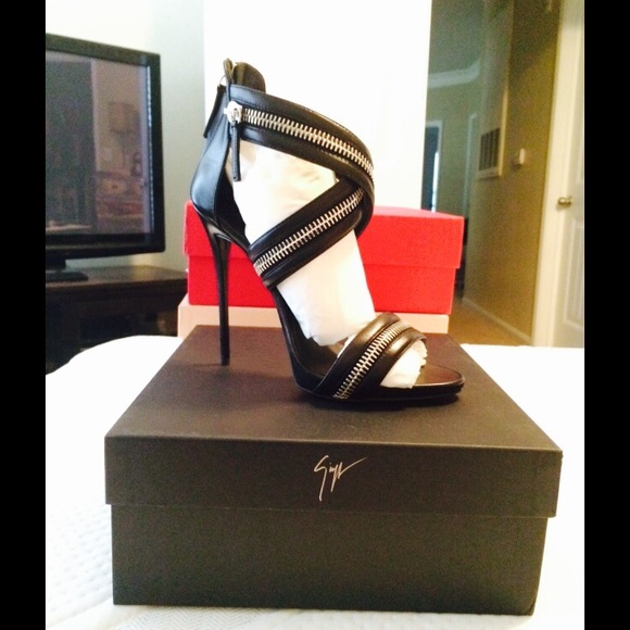 SOLD - Giuseppe Strappy Zip Leather Sandal size 40 - Picture 3 of 4
