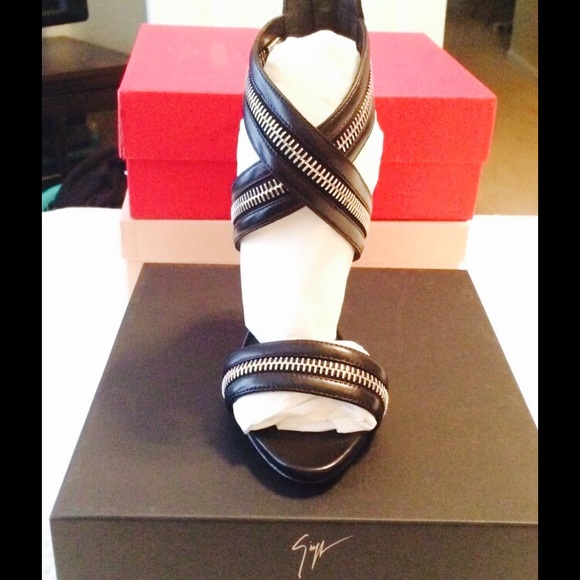 SOLD - Giuseppe Strappy Zip Leather Sandal size 40 - Picture 4 of 4