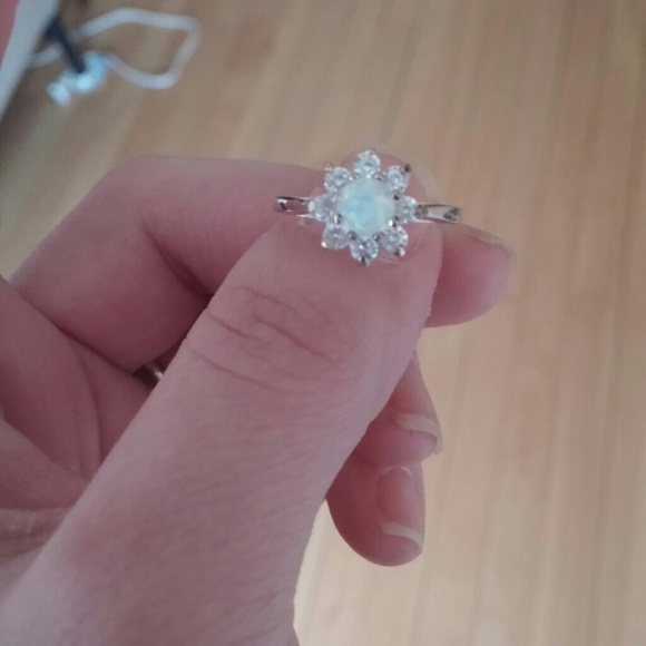 Sterling silver opal ring - Picture 1 of 4