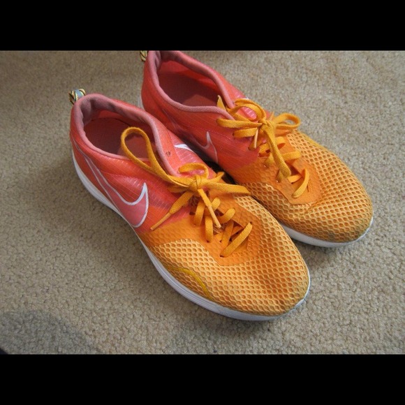 Nike Shoes - Nike tennis shoes