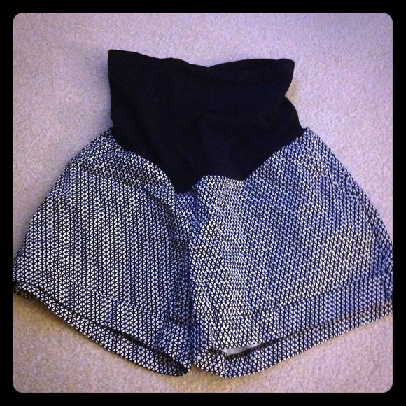 Black and White maternity shorts. Never been worn