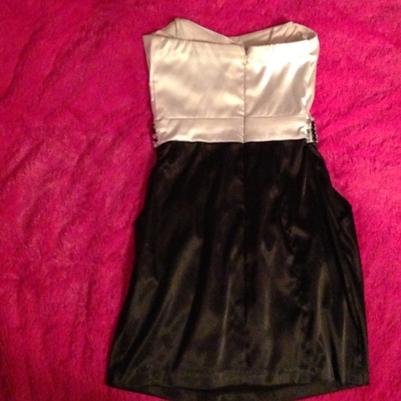Dress - Picture 2 of 2