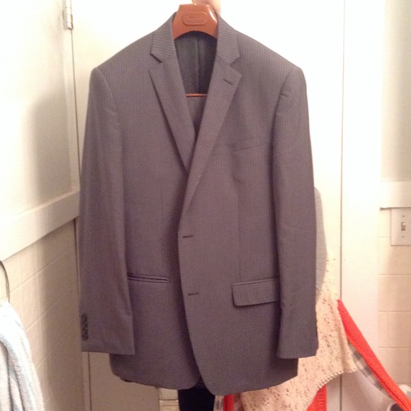 Mens grey pin striped suit size 40 regular - Picture 1 of 3