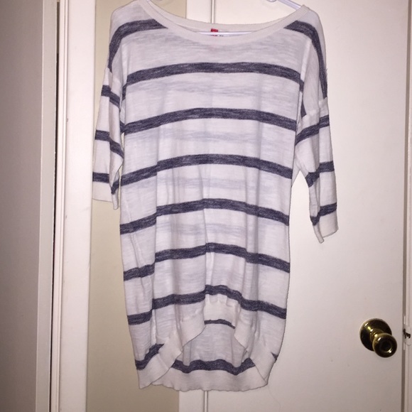 H&M Tops - Cute slouchy sweater!!