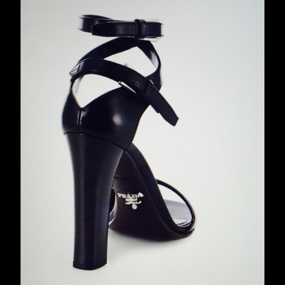 ❌SOLD❌Prada crisscross strappy leather sandals - Picture 2 of 4