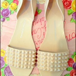 Chinese Laundry Flats