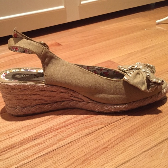 Soft style wedges - Picture 1 of 4