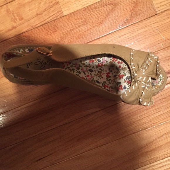 Soft style wedges - Picture 2 of 4