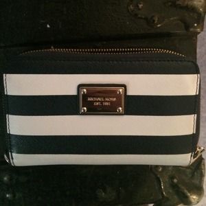 Authentic MK wallet SALE JUST FOR TODAY