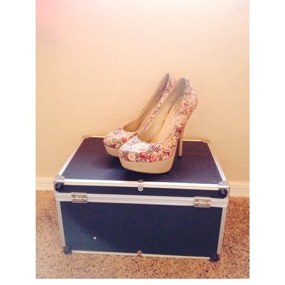 Floral heels - Picture 1 of 1
