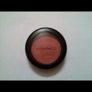 MAC Authentic Blush in Peachykeen