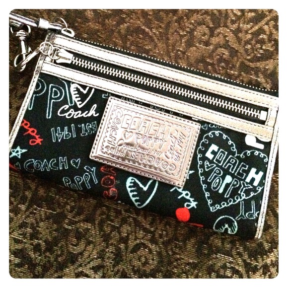 Coach Poppy wristlet/wallet
